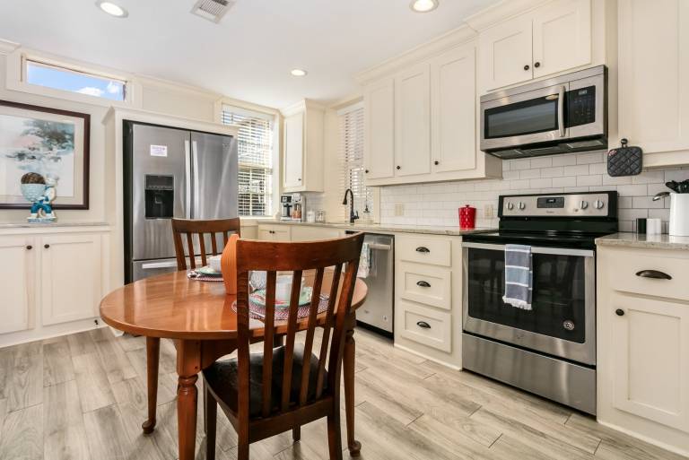Children-friendly condo | Pets are welcome — photo 2