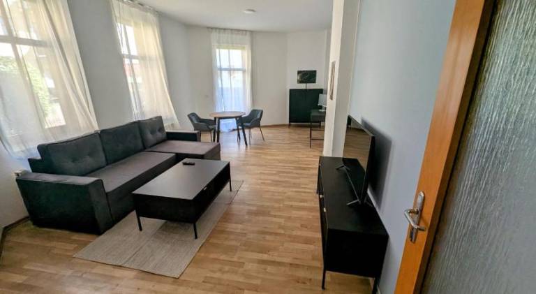 LeHaStays - Apartment Buckau 15 I 2 Zimmer I voll ausgestattete Kuche I Balkon I Smart TV — photo 5