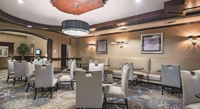 La Quinta Inn & Suites by Wyndham DFW Airport West - Euless — photo 4