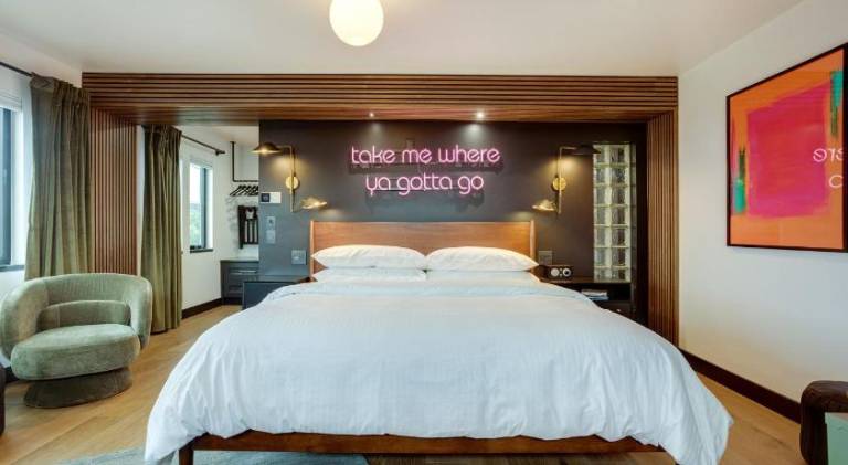The Berry at The Louie Boutique Motel, Walk to Everything! Dog Friendly! — photo 2