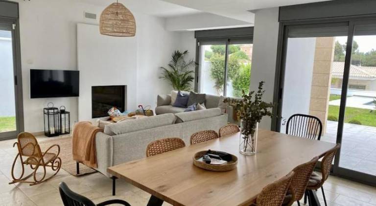 Fully equipped ample villa with terrace, yard & private pool | Good for workation | Pets allowed — photo 2