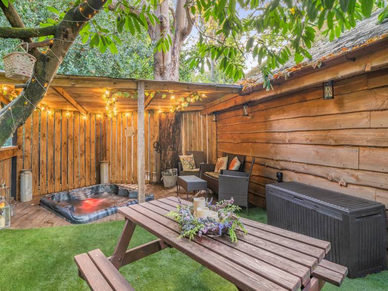 Cottage with jacuzzi, barbeque & yard | River view — photo 2