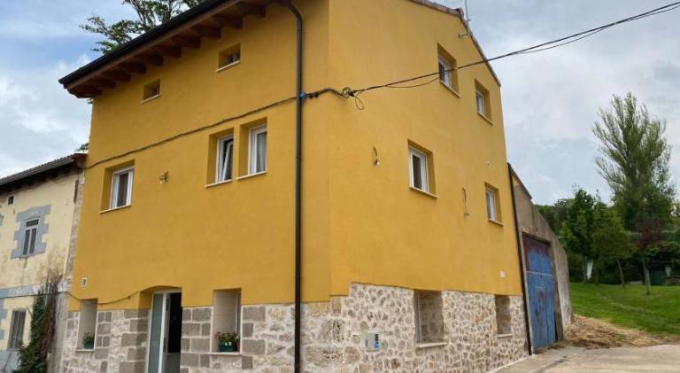 Fully equipped nice house with jacuzzi, pool & barbecue | Good for workation | Pets are welcome in Burgos
