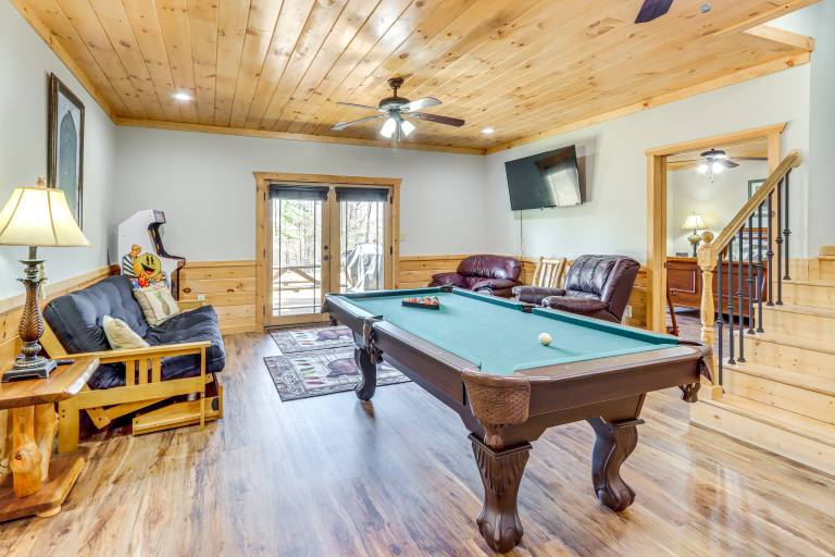 Blue Ridge ‘Orchard Overlook' Cabin w/ Hot Tub — photo 3