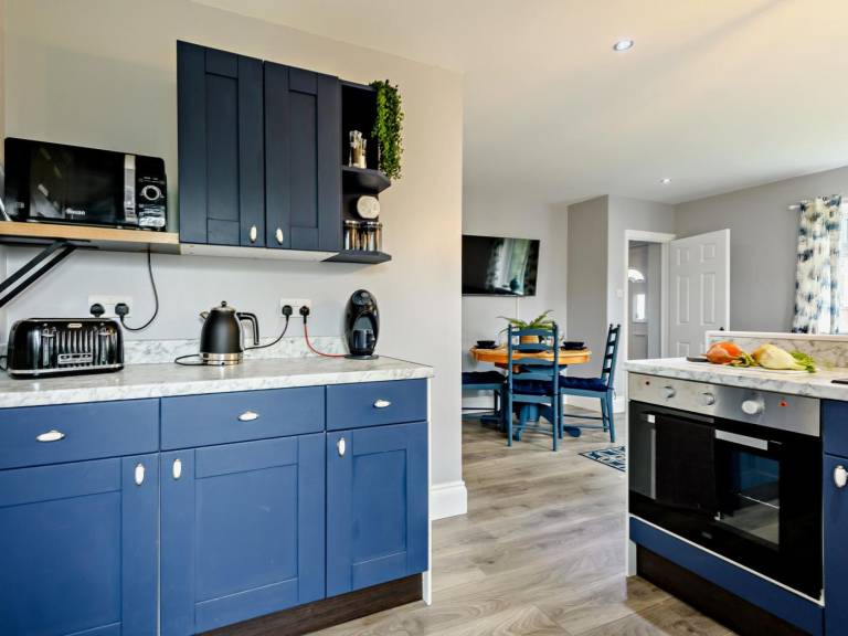 Vacation home with yard | Pet-friendly — photo 2