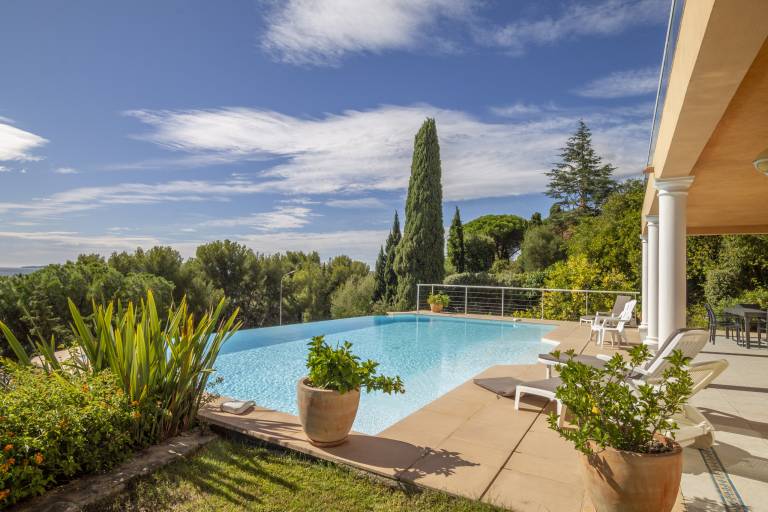 Villa with terrace, yard & private pool — photo 4