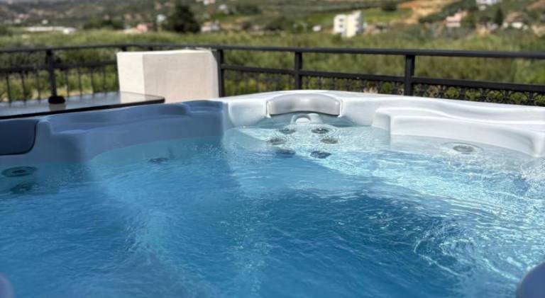 Apartment with garden, pool & hot tub | Good for workation in Heraklion