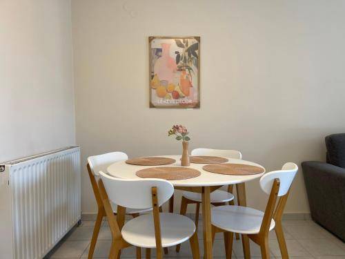Holiday apartment with patio, barbeque & yard — photo 2