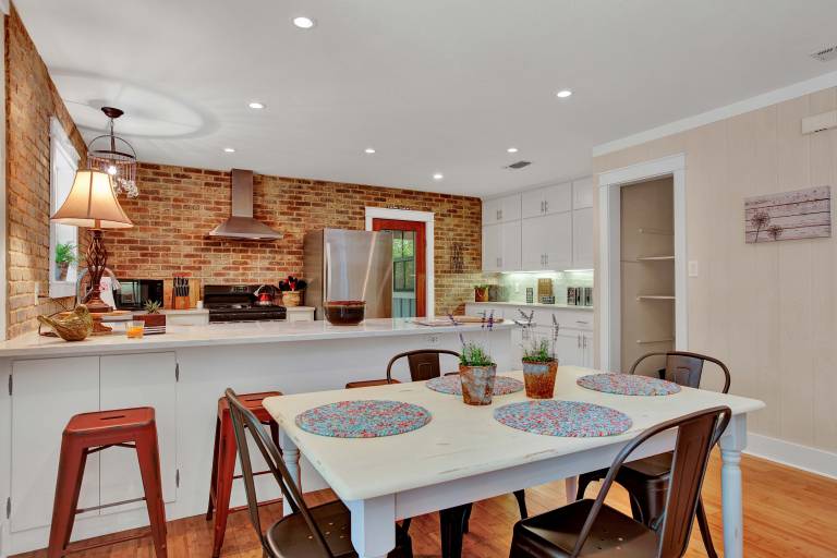 Bluebonnet Haus Hot Tub Pet-friendly in Fredericksburg, TX