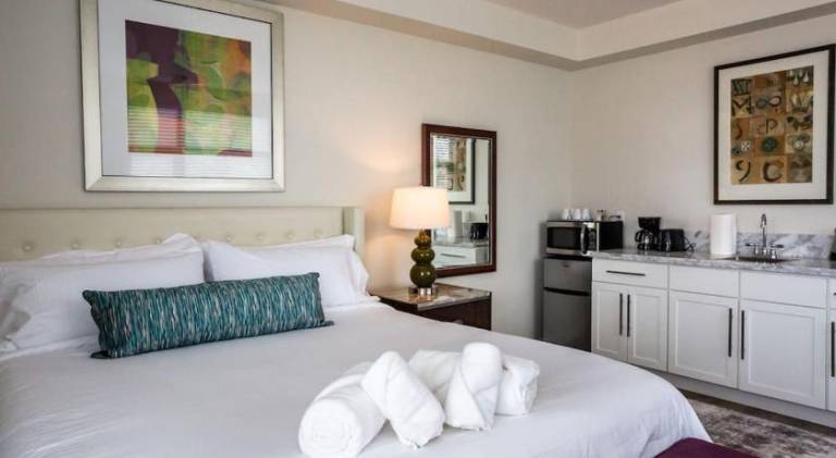 Next to San Diego Downtown Cali King Size Studio