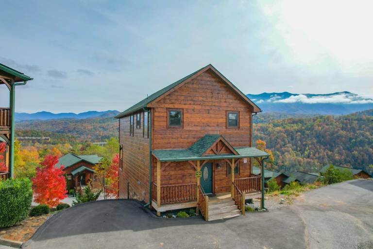 Cabin with barbeque, hot tub & pool | Mountain view — photo 5