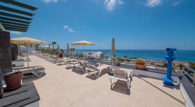 Serviced apartment with yard, terrace & pool | Next to the beach | Dogs allowed — photo 4