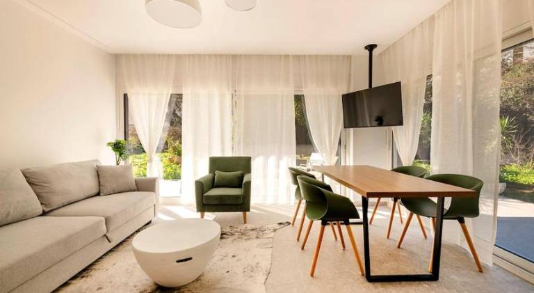 Charming apartment with garden & terrace | Pets are welcome in Glyfada
