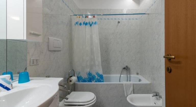 Rental apartment with 2 rooms for 6 persons — photo 5