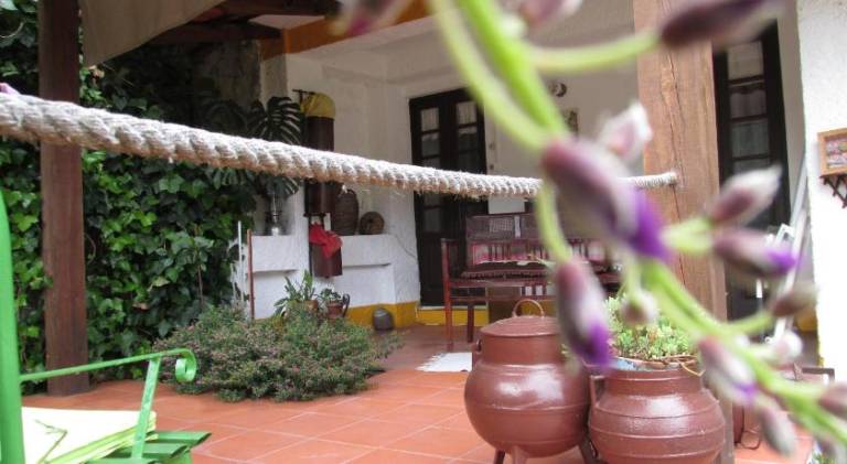 Vacation home with barbecue, patio & yard in Coimbra