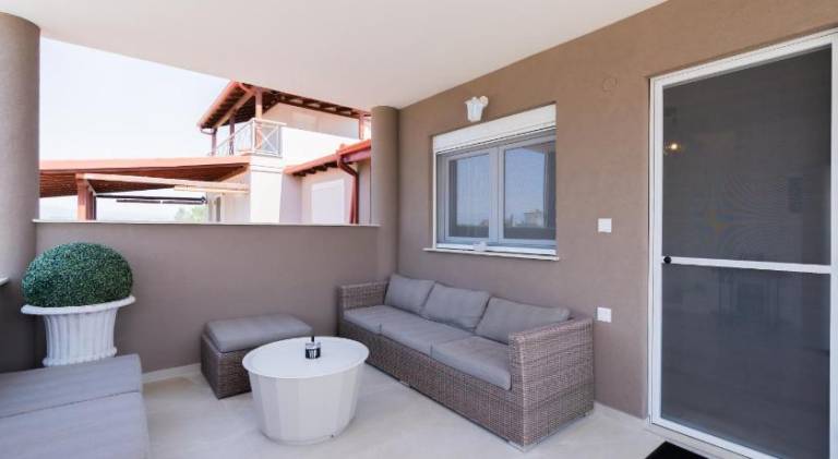 Vacation home with terrace, barbeque & garden — photo 4