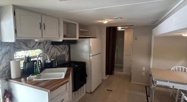 Lakefront RV Cottage in Parry Sound 1 — photo 4