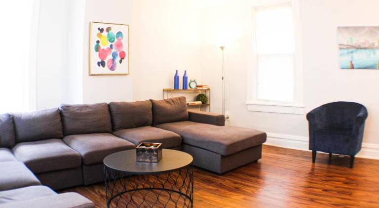 3 BR - Off Street Parking - Amazing View Nearby — photo 2