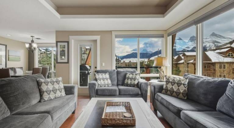 Vacation home with pool in Canmore, AB