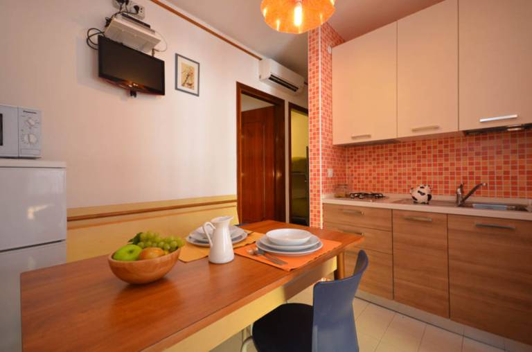 Holiday apartment with garden | Garden view — photo 3