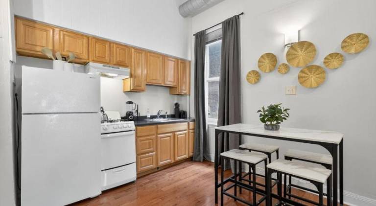 Apartment | Close to Liberty Place — photo 3