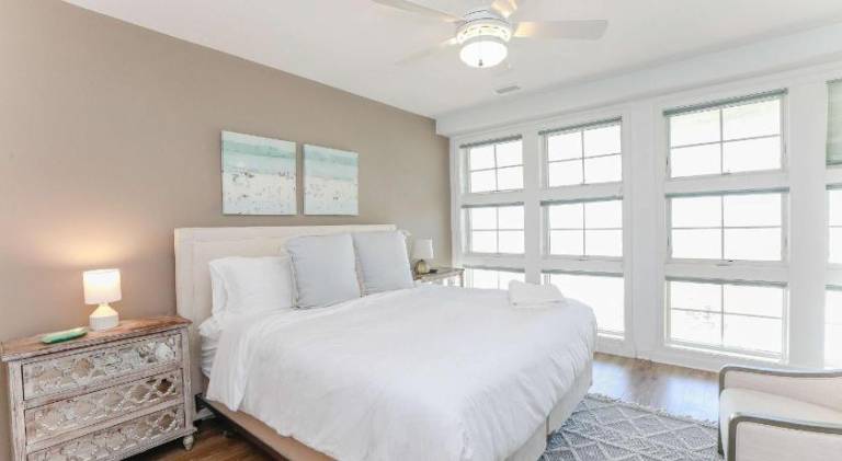 Sojourns Beach Views & Pool Family Home Sleeps 9 — photo 2