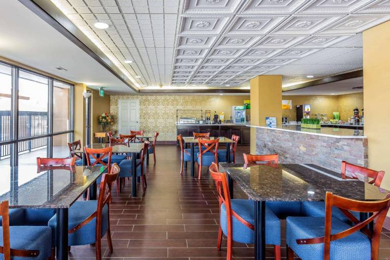 Quality Inn & Suites near Robins Air Force Base — photo 3