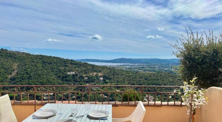 Rental apartment with private pool in Grimaud