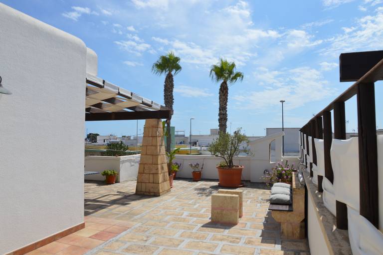 Holiday apartment with barbeque, patio & garden | City view — photo 4