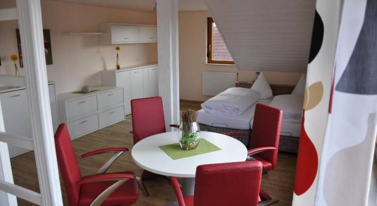 Lowen Hotel & Restaurant — photo 2