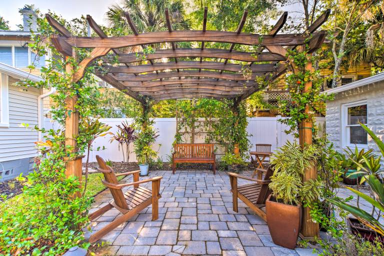 Bright St Petersburg Home w Pergola & Garden