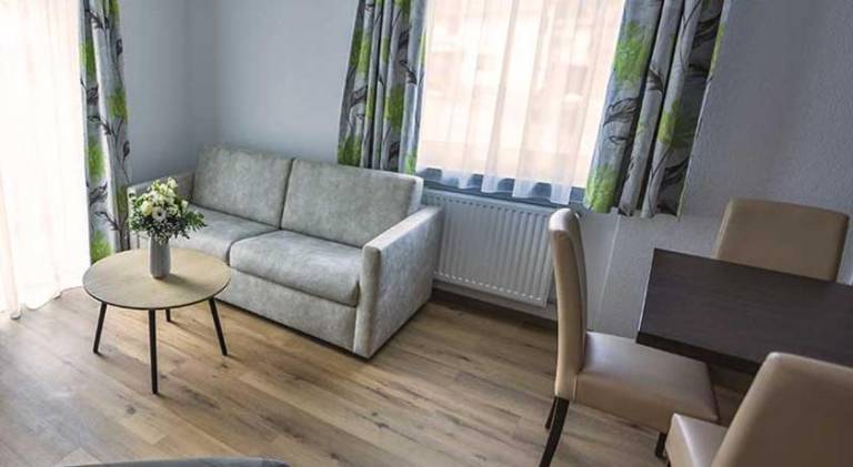 Apartment with yard & terrace | Pet-friendly — photo 4