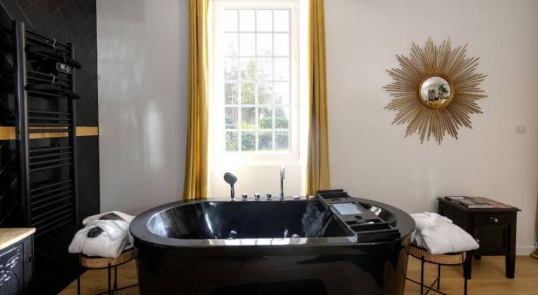 L ost in Sensations -Hebergements Insolites et Suites de luxe Spa Sauna Piscine Foret — photo 3