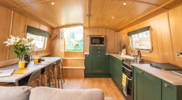 The Four Sisters Boatel Houseboat — photo 4