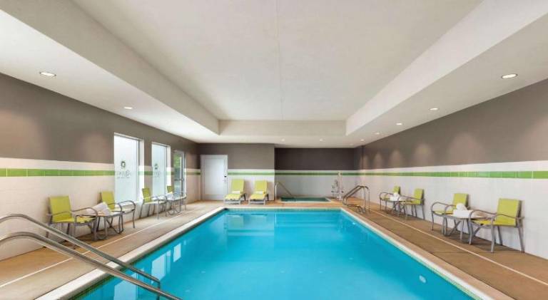 La Quinta Inn & Suites by Wyndham Burlington — photo 5