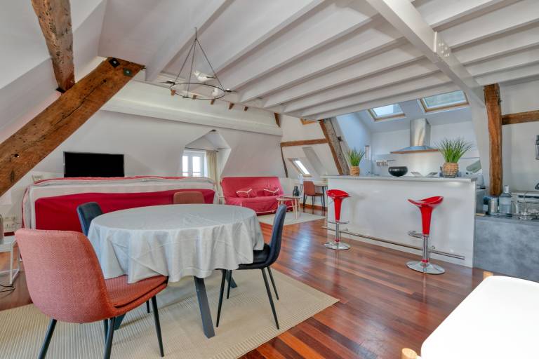 Fully equipped lovely apartment with fast internet | City view | Beach nearby | Perfect for remote work | Pets allowed in Le Croisic