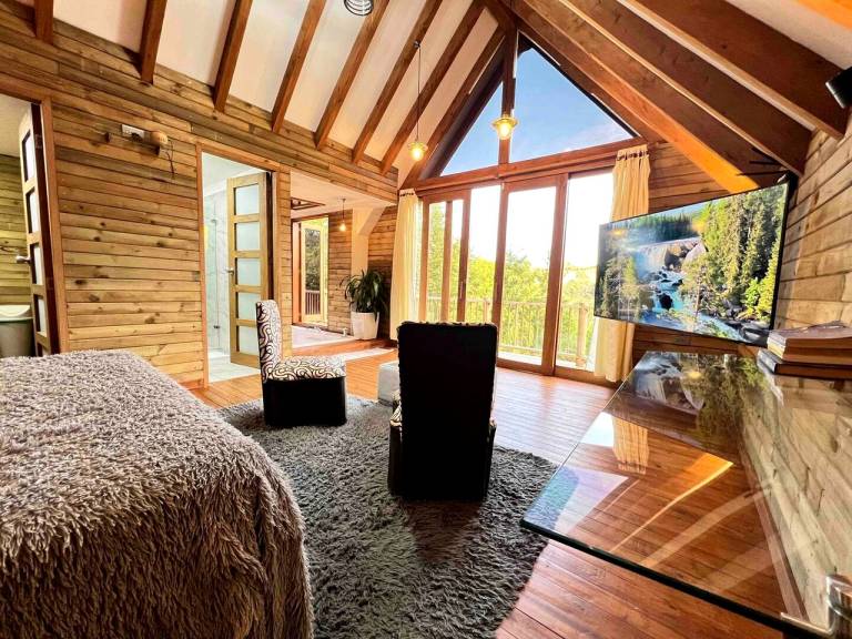Outstanding A-Frame Cabin with Interior Jacuzzi, BBQ and Views in Colombia — photo 2