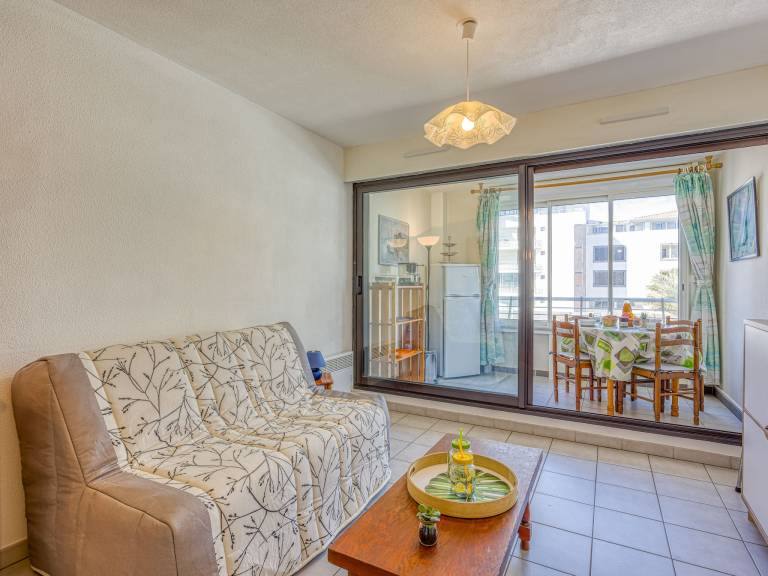 Rental apartment with pool & yard — photo 3