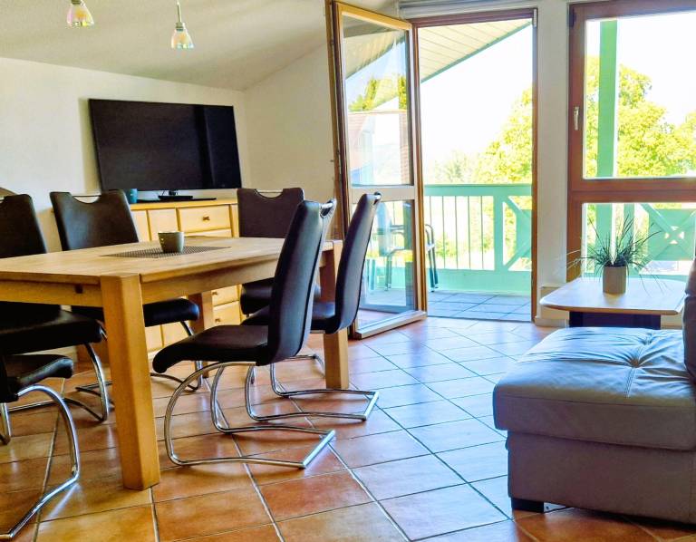 Apartment with yard & grill | Sea view — photo 4