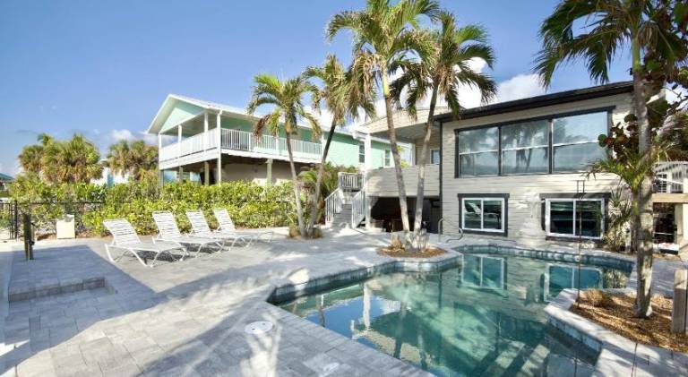 House with pool in Fort Myers, FL