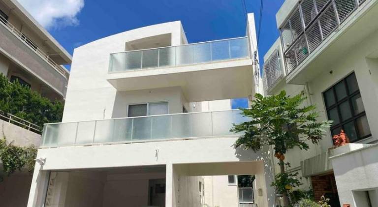 219 m&sup2; Ferienhaus