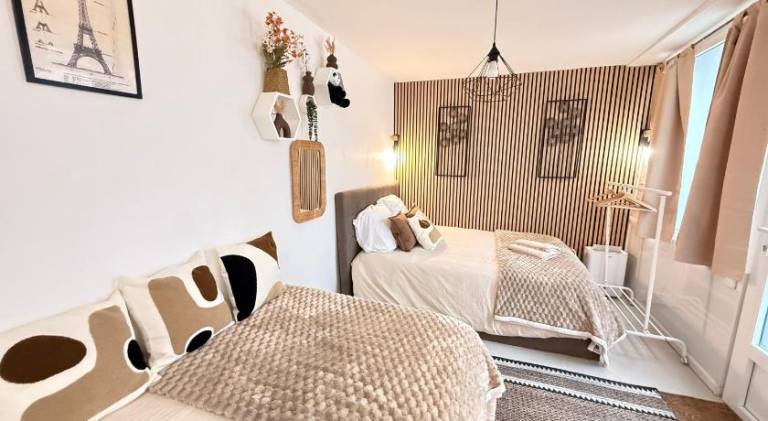 Pleasant apartment with yard & terrace | Next to Notre-Dame de Paris | Good for workation | Pet-friendly in Charenton-le-Pont
