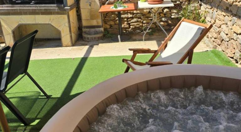 House with garden, barbeque & jacuzzi — photo 3
