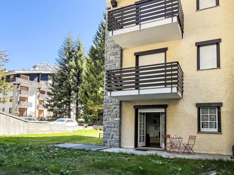 Apartment with garden & patio in Sondrio
