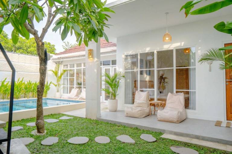 Vacation home with pool & patio | Good for workation | Pets allowed in Canggu