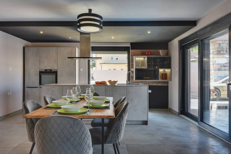 Vacation home with terrace, pool & BBQ | Dogs allowed — photo 4