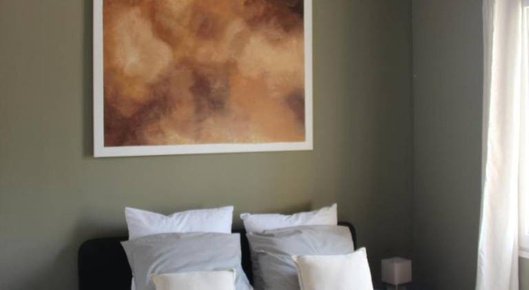 Serviced apartment with pool, terrace & hot tub | Suitable for remote work — photo 2