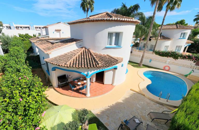Fully equipped villa with terrace, private pool & yard | Close to the beach | Pets allowed in Denia