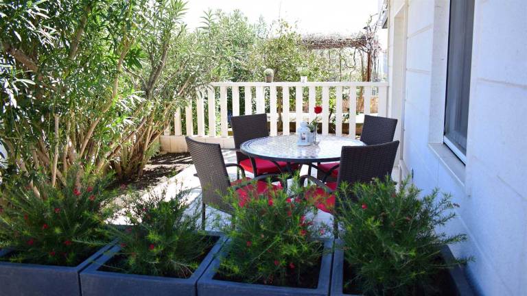 Children-friendly lovely rental apartment with grill, terrace & yard | Pets are welcome — photo 2