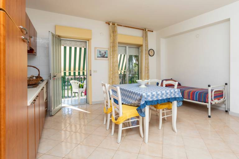 Apartment with patio | Sea view — photo 4